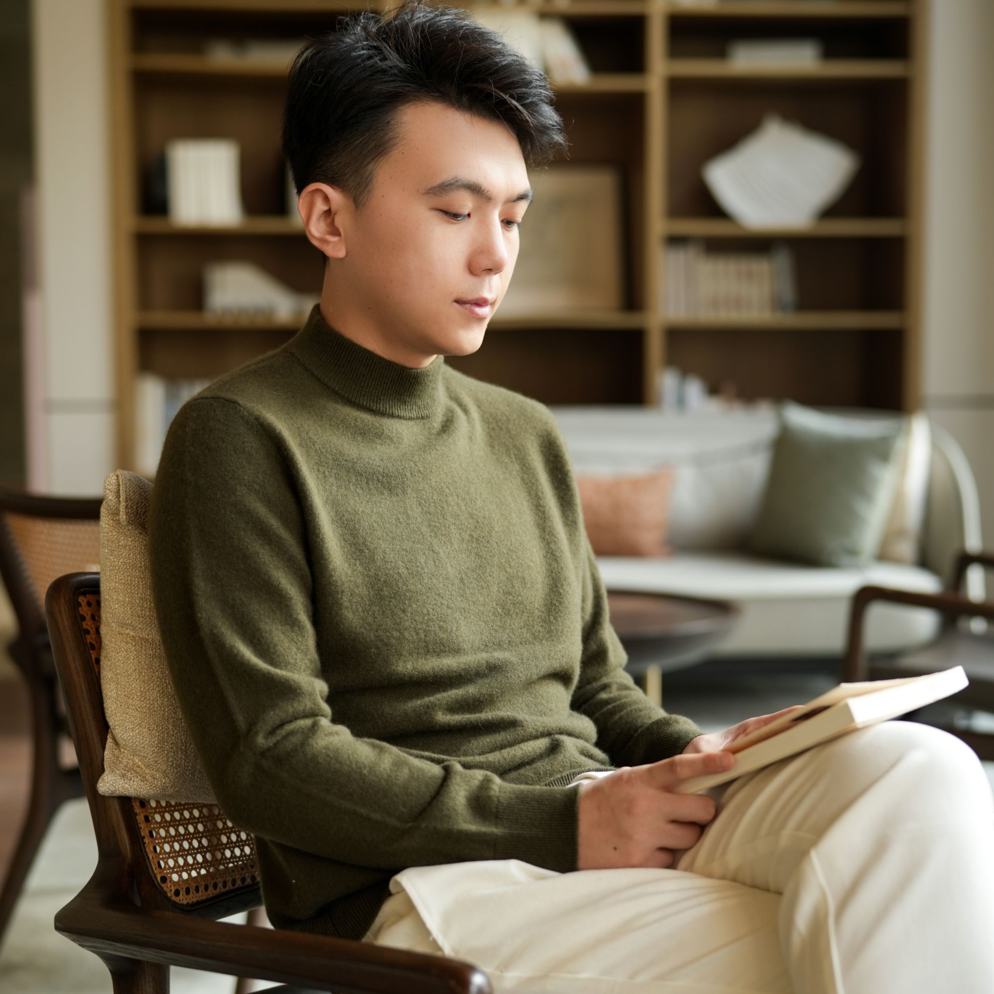 小何总山羊绒加厚中领保暖羊绒男士秋冬新款针织打底羊绒套头衫