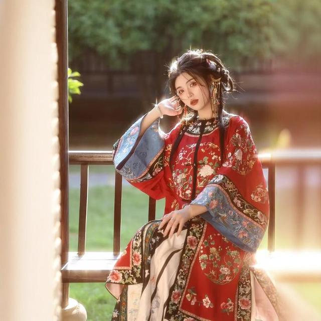 清汉女徽商晋商少奶奶宫廷格格圆领对襟长衫清朝红色新娘回门婚服