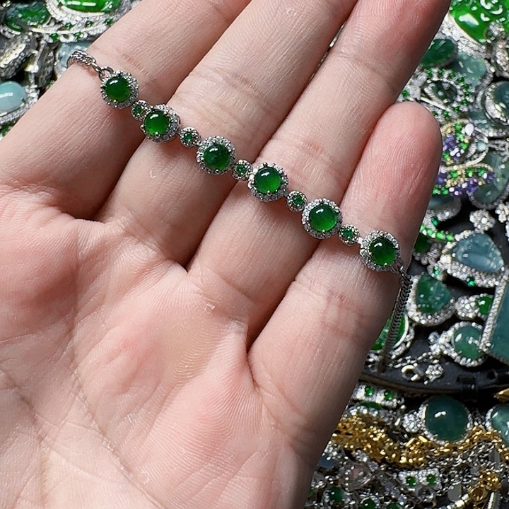 翡翠颈饰未镶嵌天然A货翡翠放漏