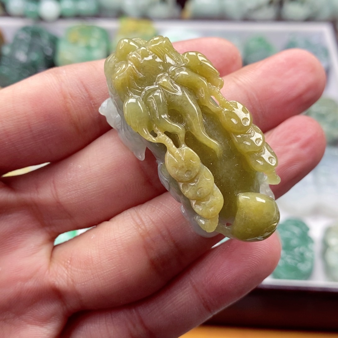 翡翠颈饰未镶嵌翡翠