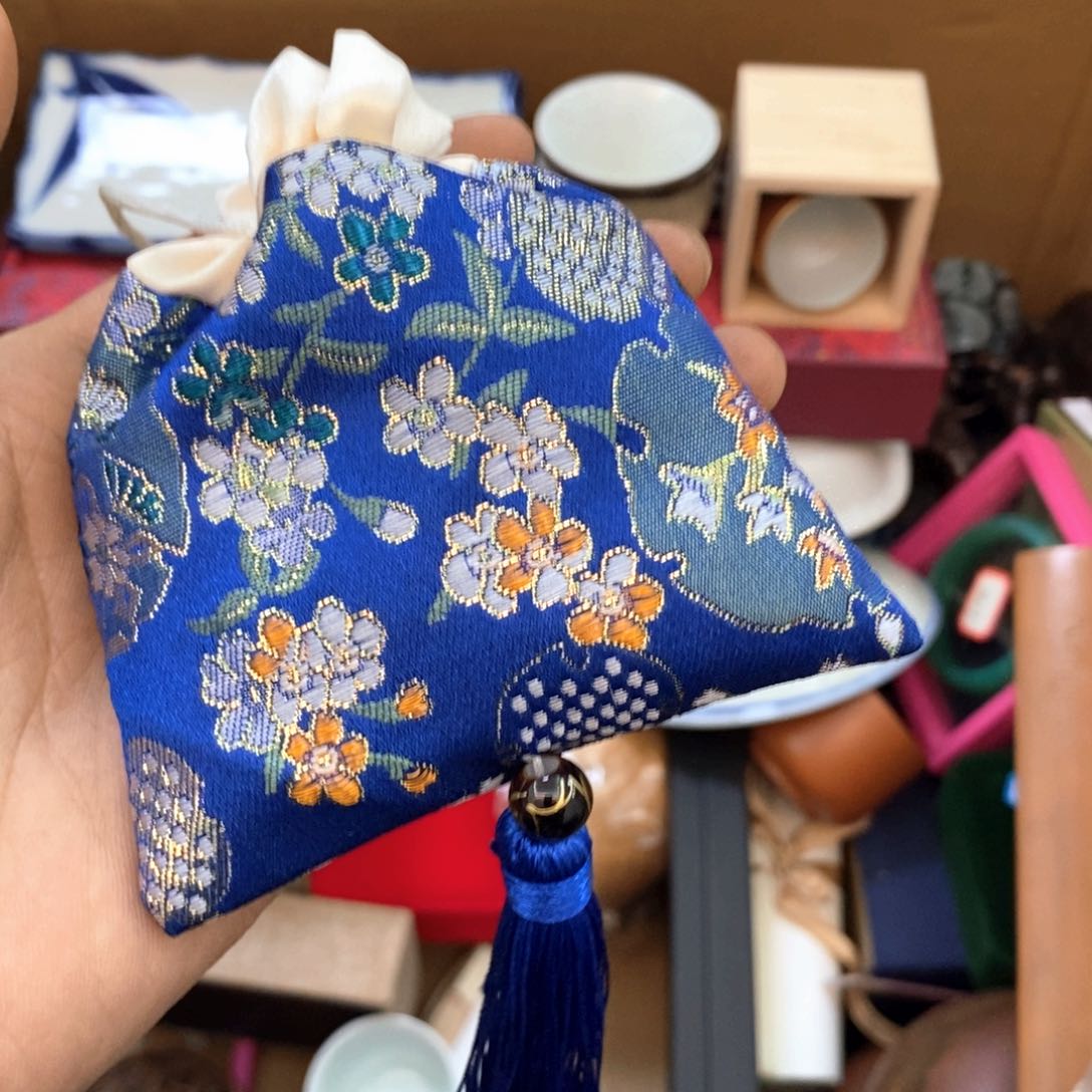 瓷片哈哈哈真的觉得有点