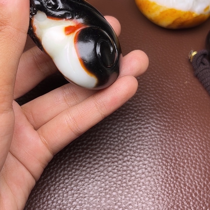 和田玉颈饰未镶嵌红*叶