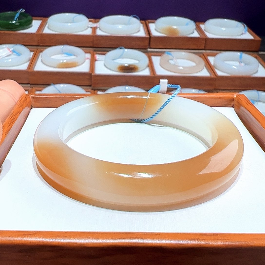 和田玉手镯未镶嵌49 50