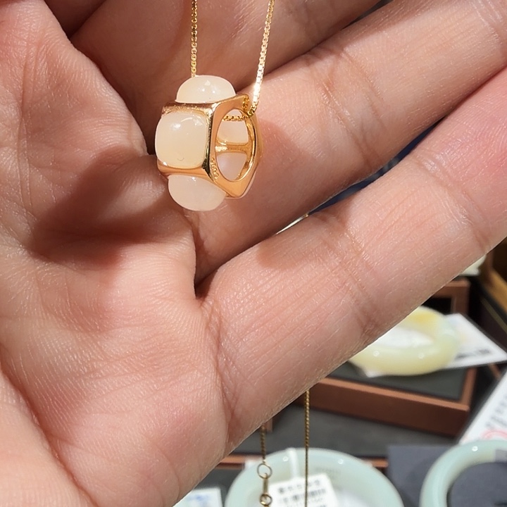 和田玉（糖玉）未镶嵌吊坠(赠链)不