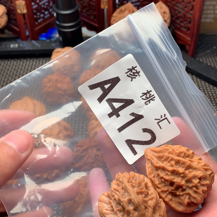 文玩核桃吊坠大龙