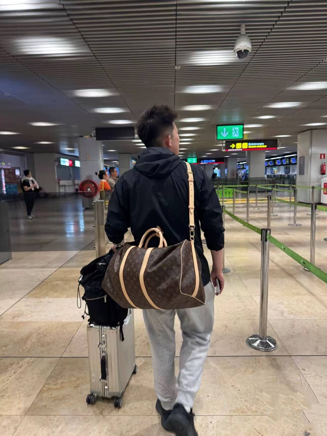 （顺丰包邮）外出必备L V旅行袋行李袋双肩包斜挎包