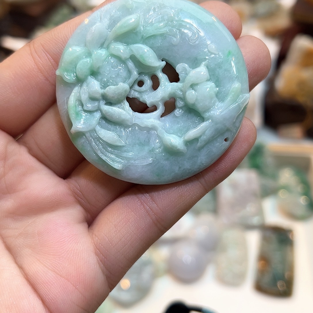 翡翠未镶嵌颈饰挂件