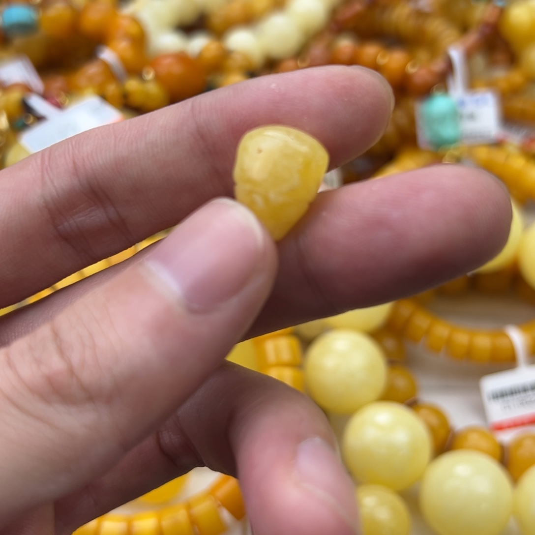 琥珀珠宝奇石未镶嵌