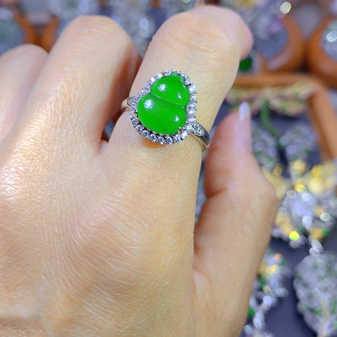 翡翠颈饰银S925镶嵌天然翡翠