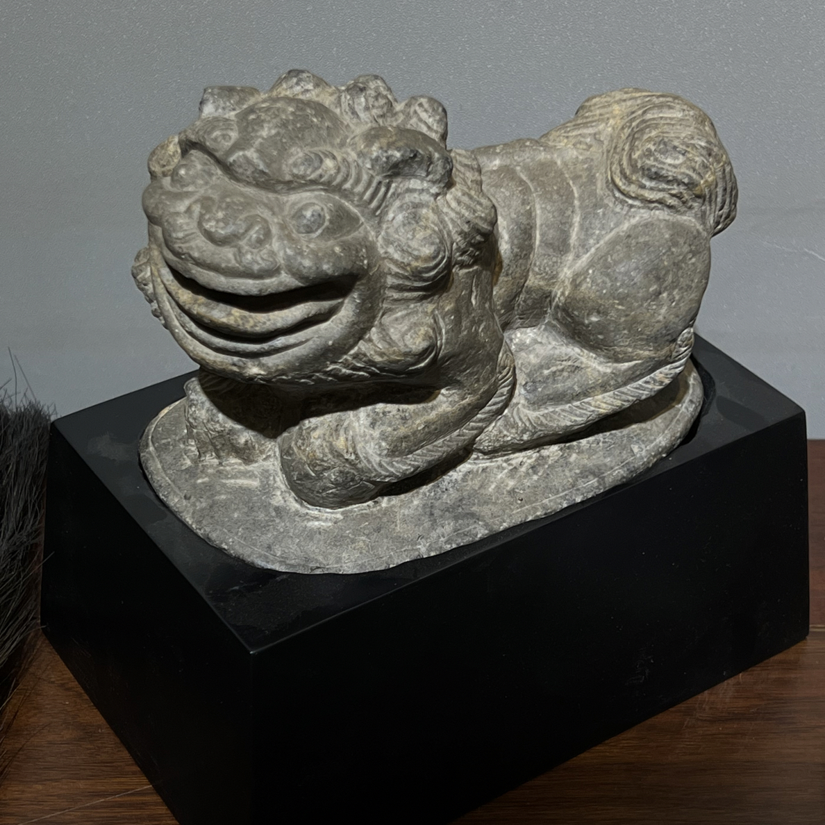 清早期 黑青石 石狮与绣球案头精美摆件老物件