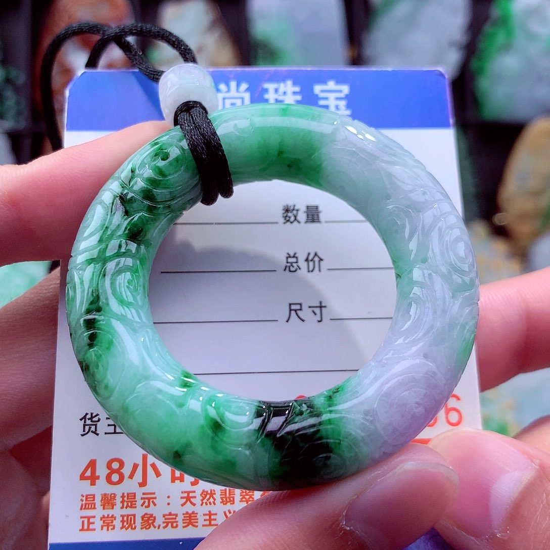 翡翠未镶嵌颈饰挂件