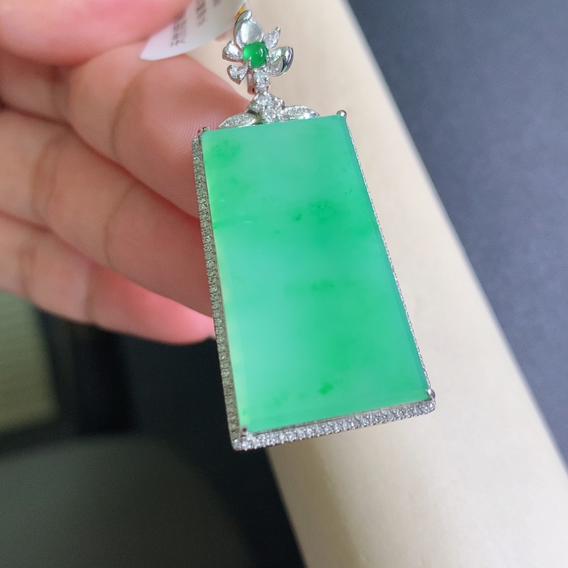 【闪购商品】翡翠颈饰18K金镶嵌无事牌