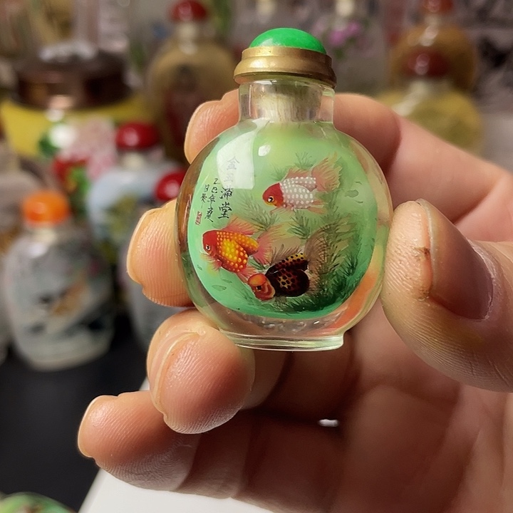 只***游有机玻璃内画鼻烟壶天然水晶鱼