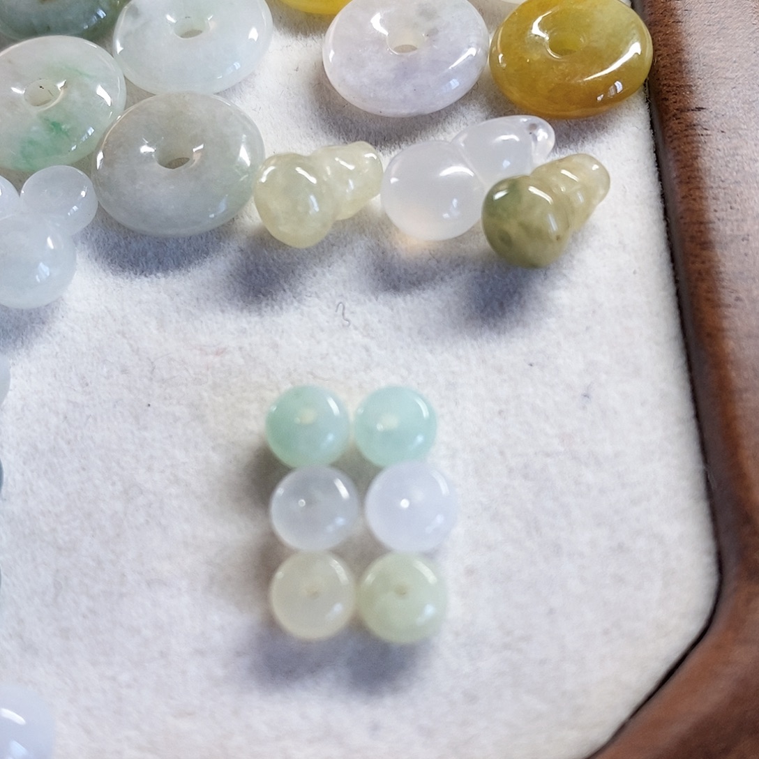 萱***妈翡翠未镶嵌颈饰小滴溜