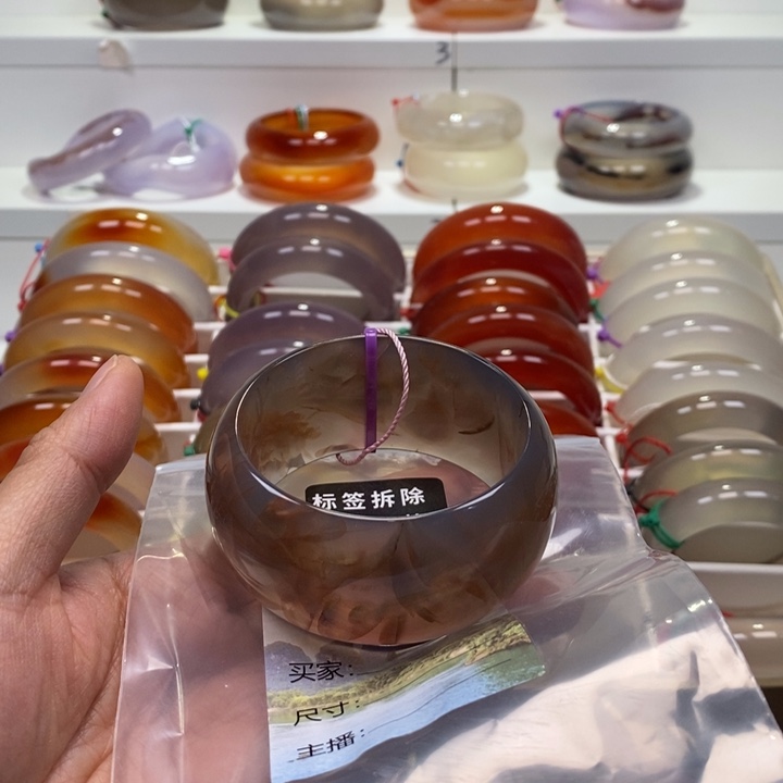 艳***子玛瑙/玉髓未镶嵌手镯圈口58纹雾渐变扣手