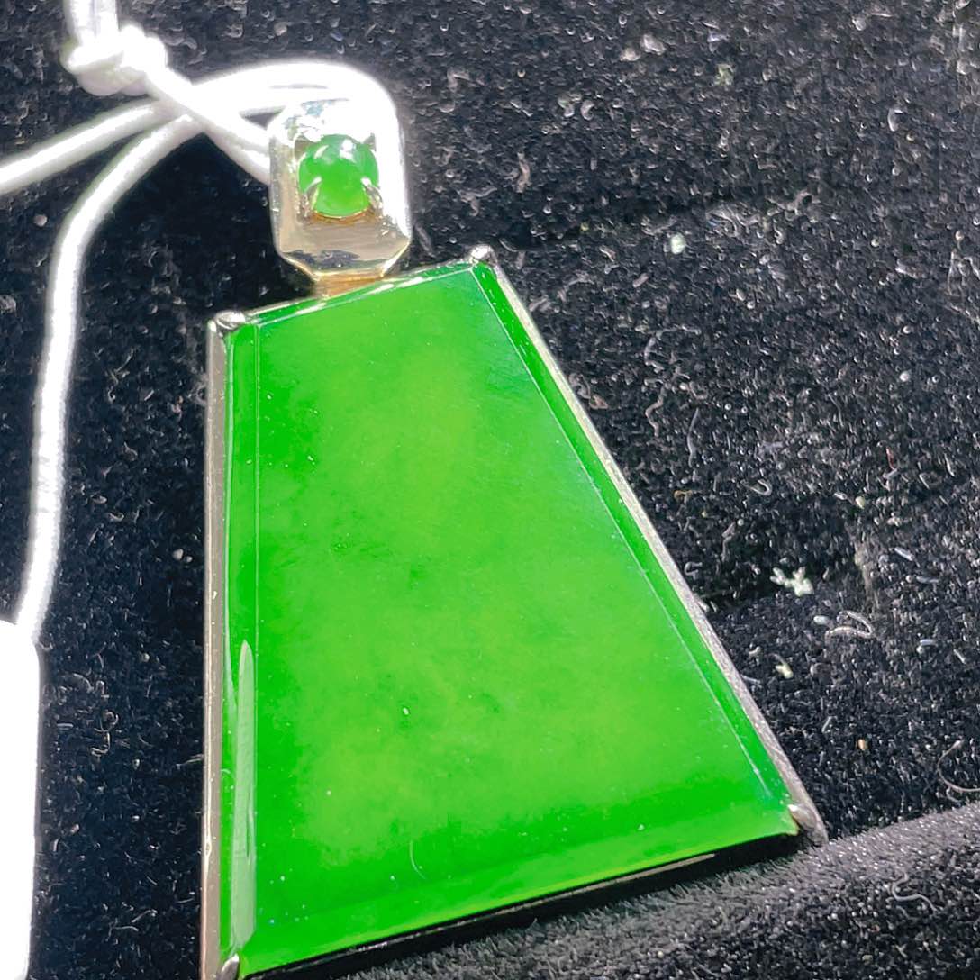 翡翠颈饰未镶嵌24，