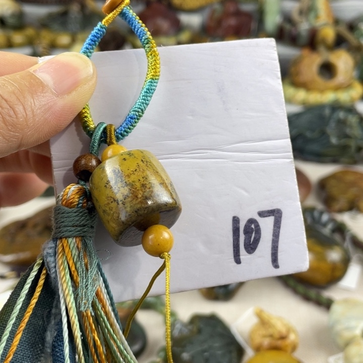 岫岩河磨玉（透闪石质玉）未镶嵌珠宝奇石