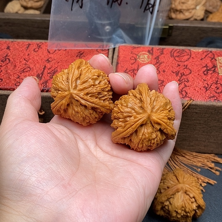 周***M把件文玩核桃白奔
