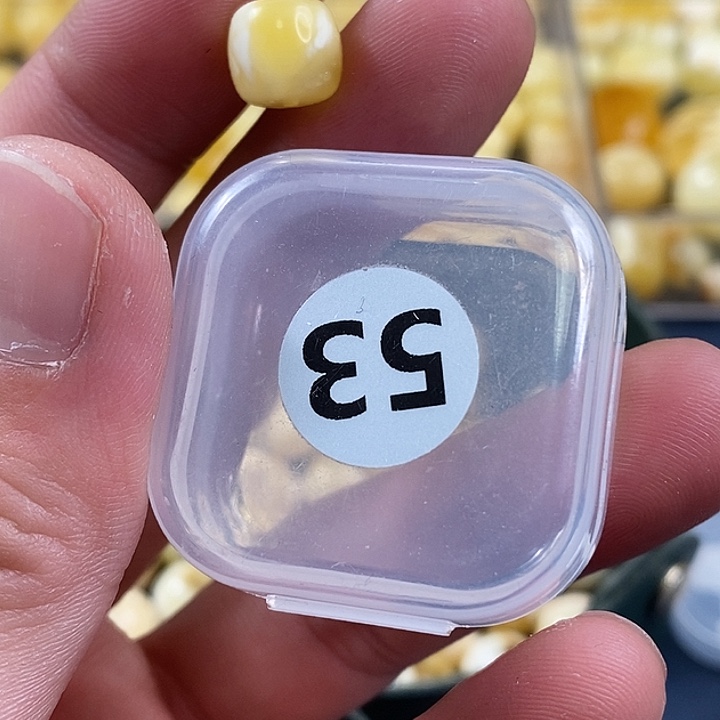 未镶嵌琥珀珠宝奇石