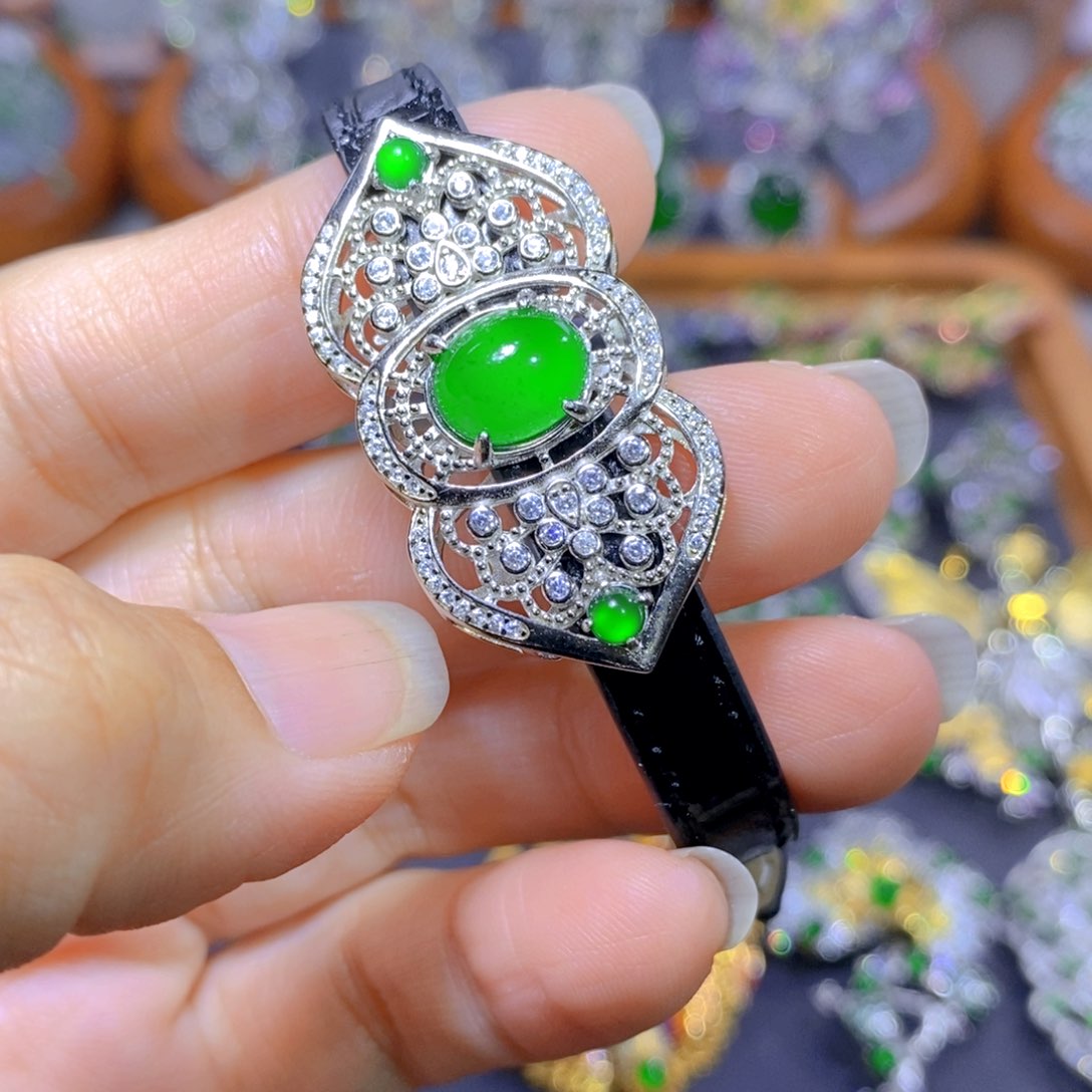 翡翠颈饰银S925镶嵌天然翡翠