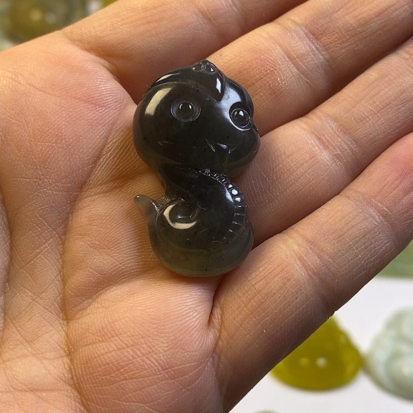 【闪购商品】蛇纹石玉颈饰未镶嵌