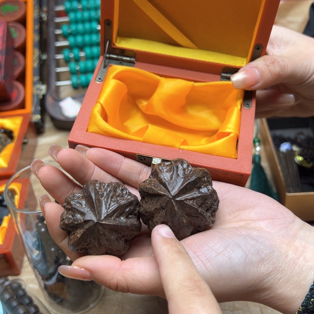 大叶紫檀（黑酸枝木类）