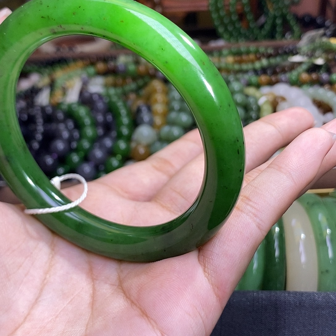 和田玉未镶嵌颈饰碧玉阳绿老矿料俄七圆条手镯5