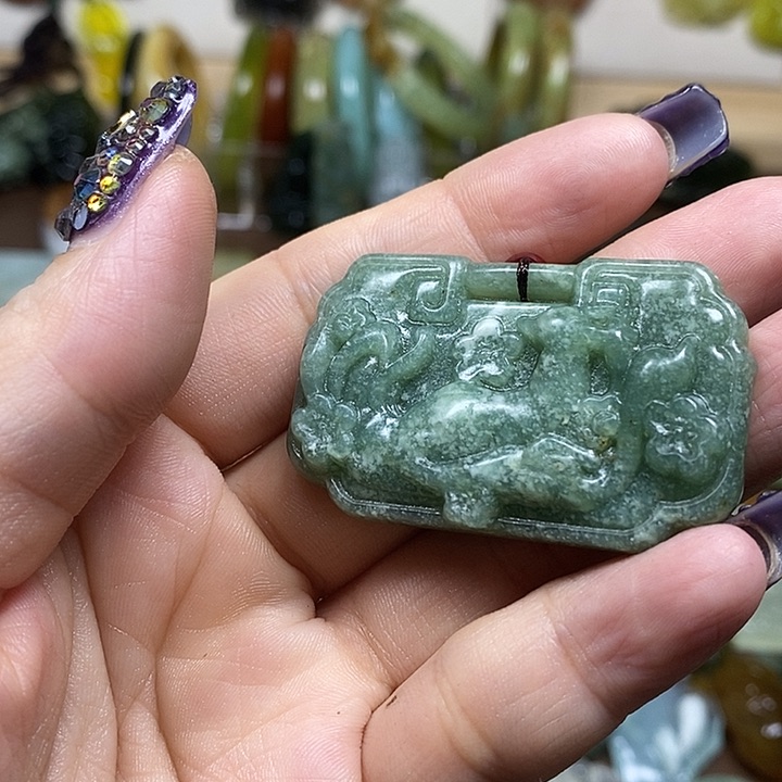 蛇纹石玉吊坠未镶嵌