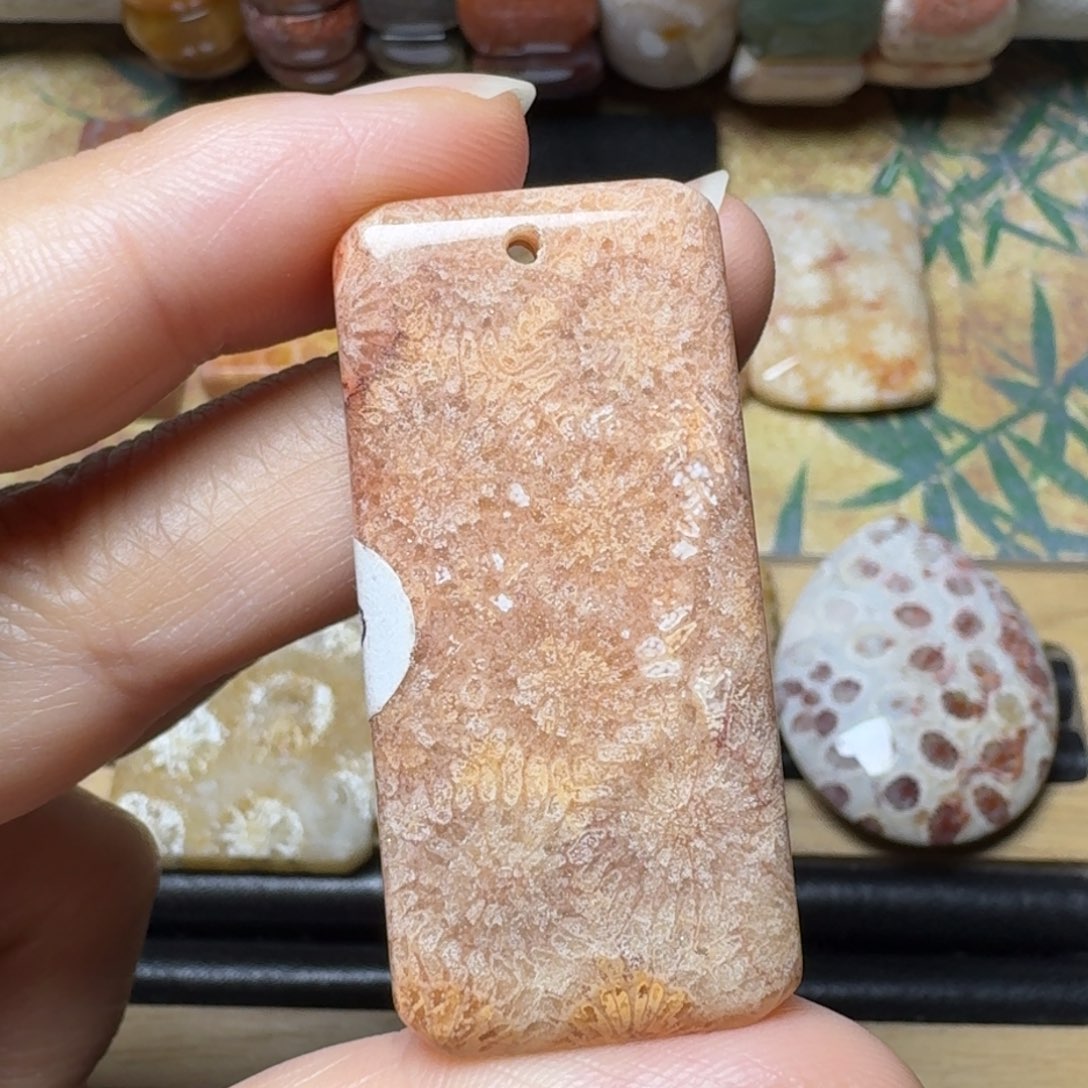 硅化玉未镶嵌保真色，好盘