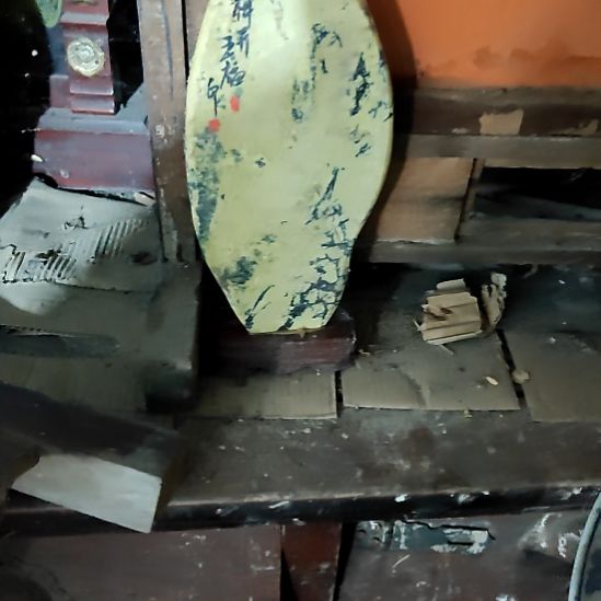 绿泥盘子碗茶壶啥都有