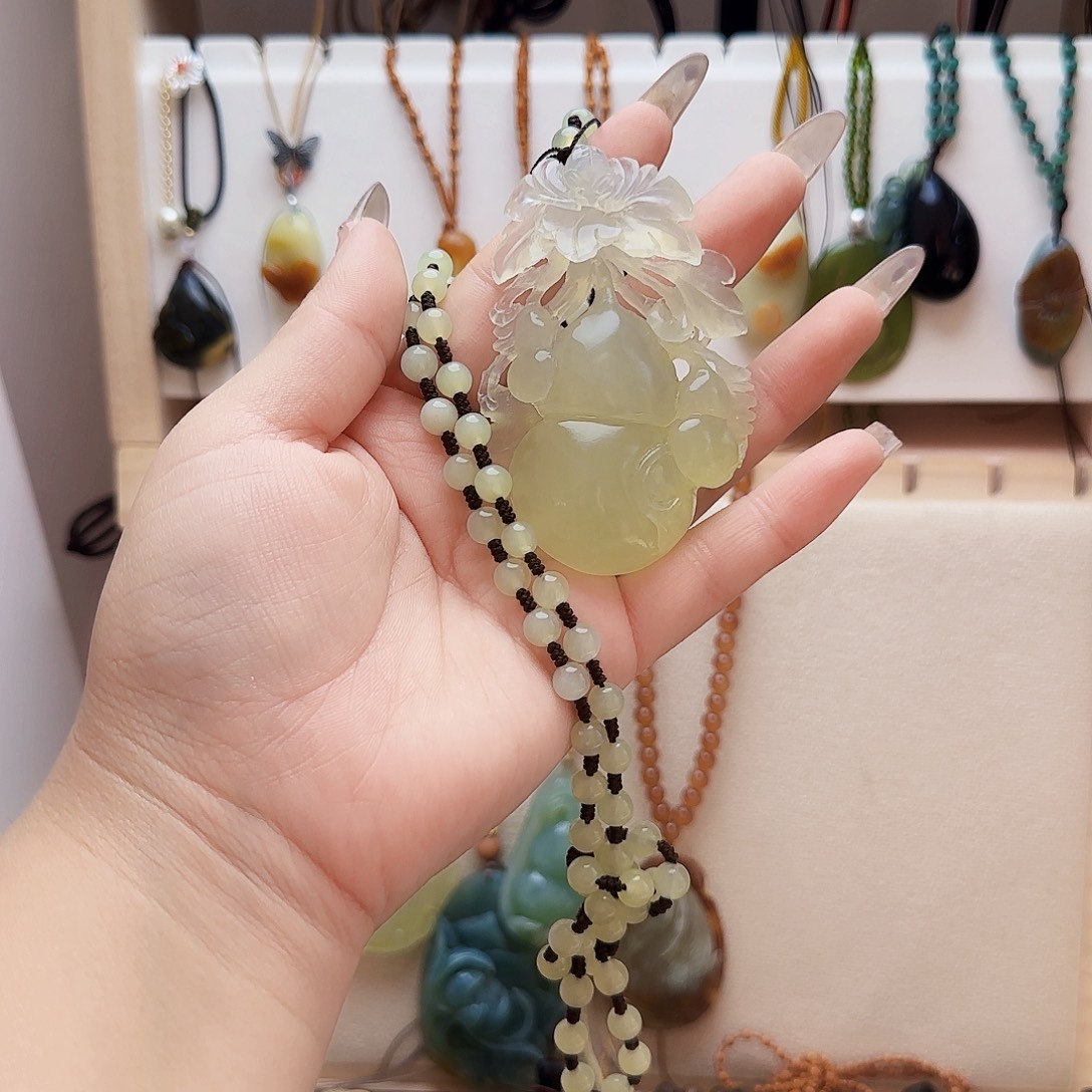 哈***也蛇纹石玉合金颈饰