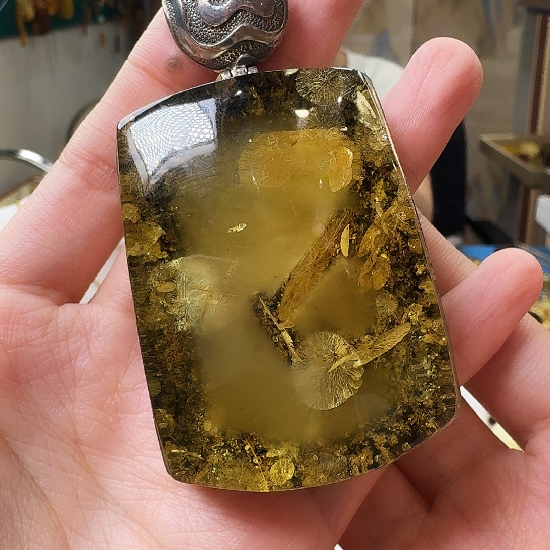 琥珀未镶嵌颈饰吊坠