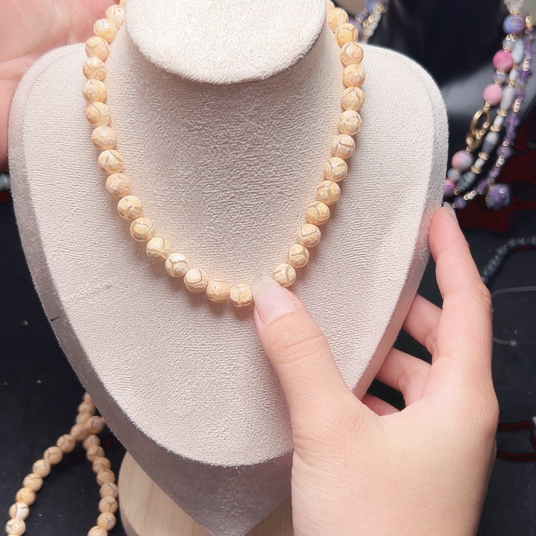 玛瑙/玉髓未镶嵌珠宝半成品r108 8.3m 黄足球玛瑙一条