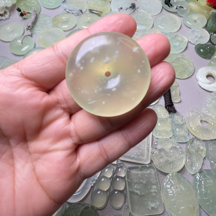 岫玉吊坠(赠链)未镶嵌