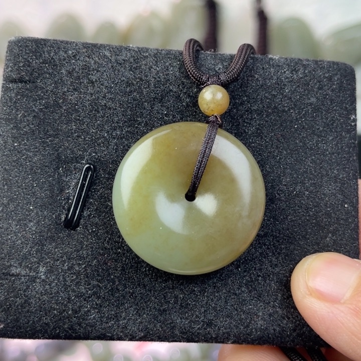 和田玉颈饰未镶嵌言*行