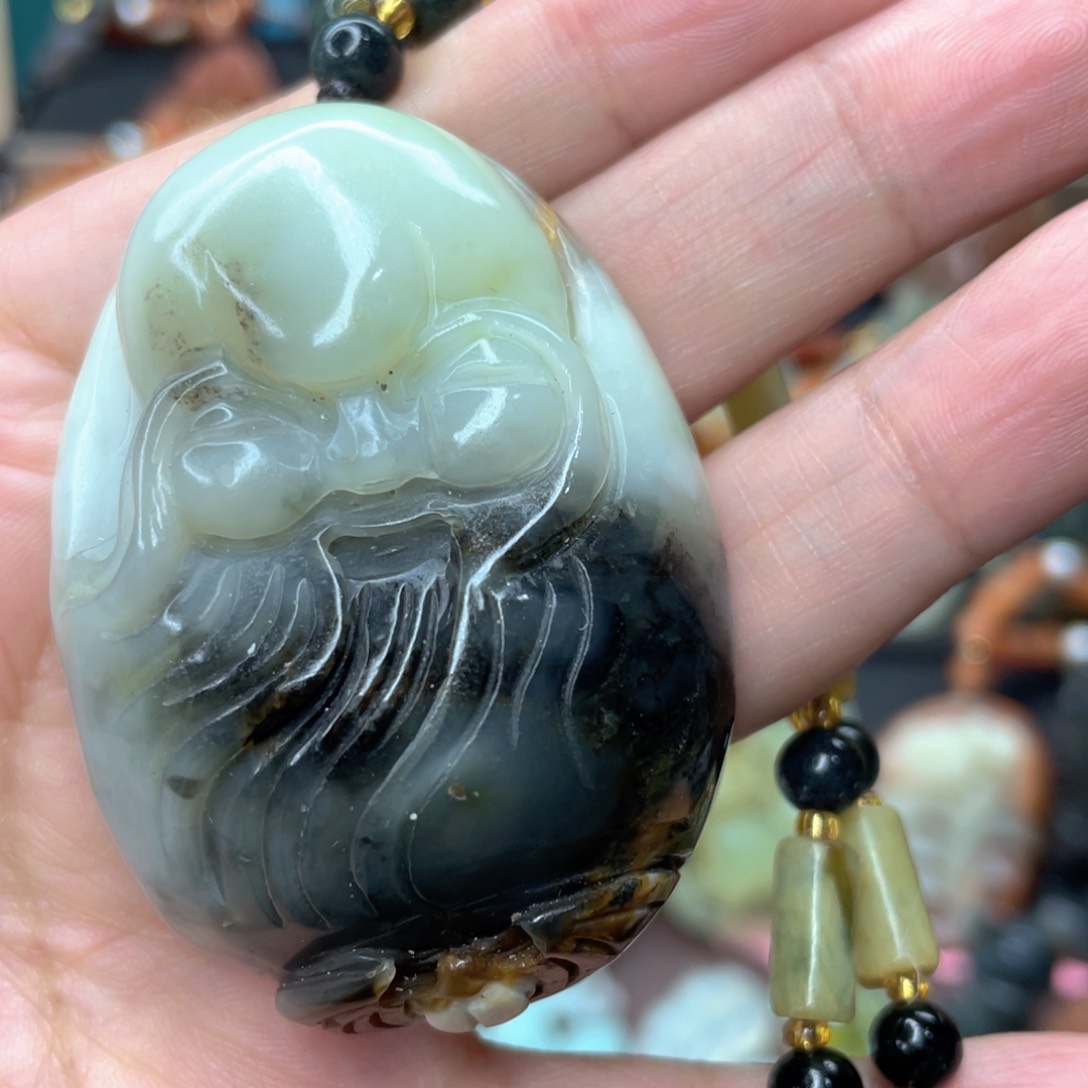 蛇纹石玉颈饰未镶嵌