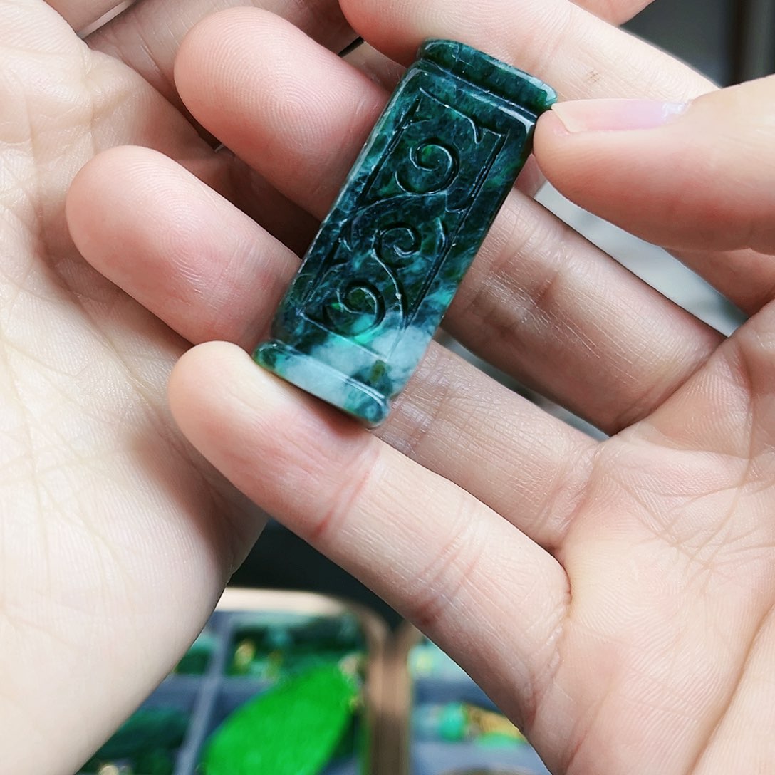 翡翠颈饰未镶嵌吊坠