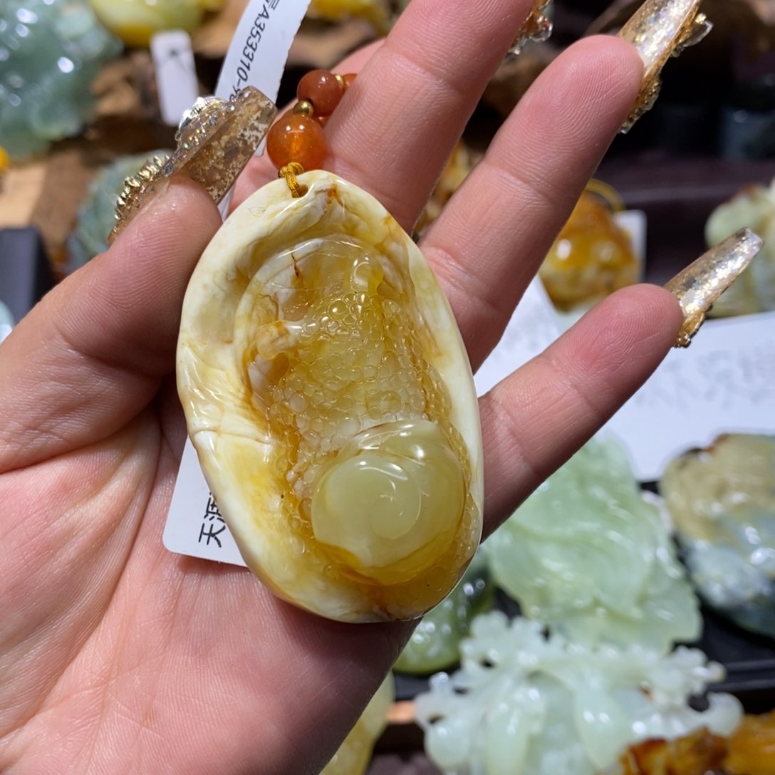 蛇纹石玉颈饰未镶嵌
