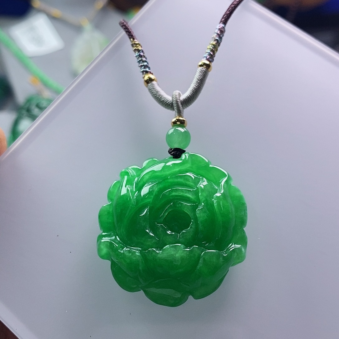翡翠未镶嵌吊坠(赠链)