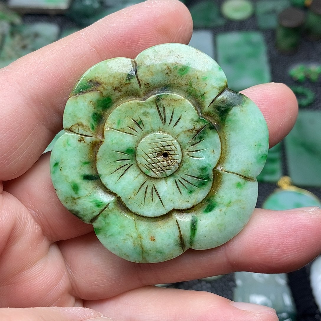翡翠挂件未镶嵌缅甸天然翡翠帽花