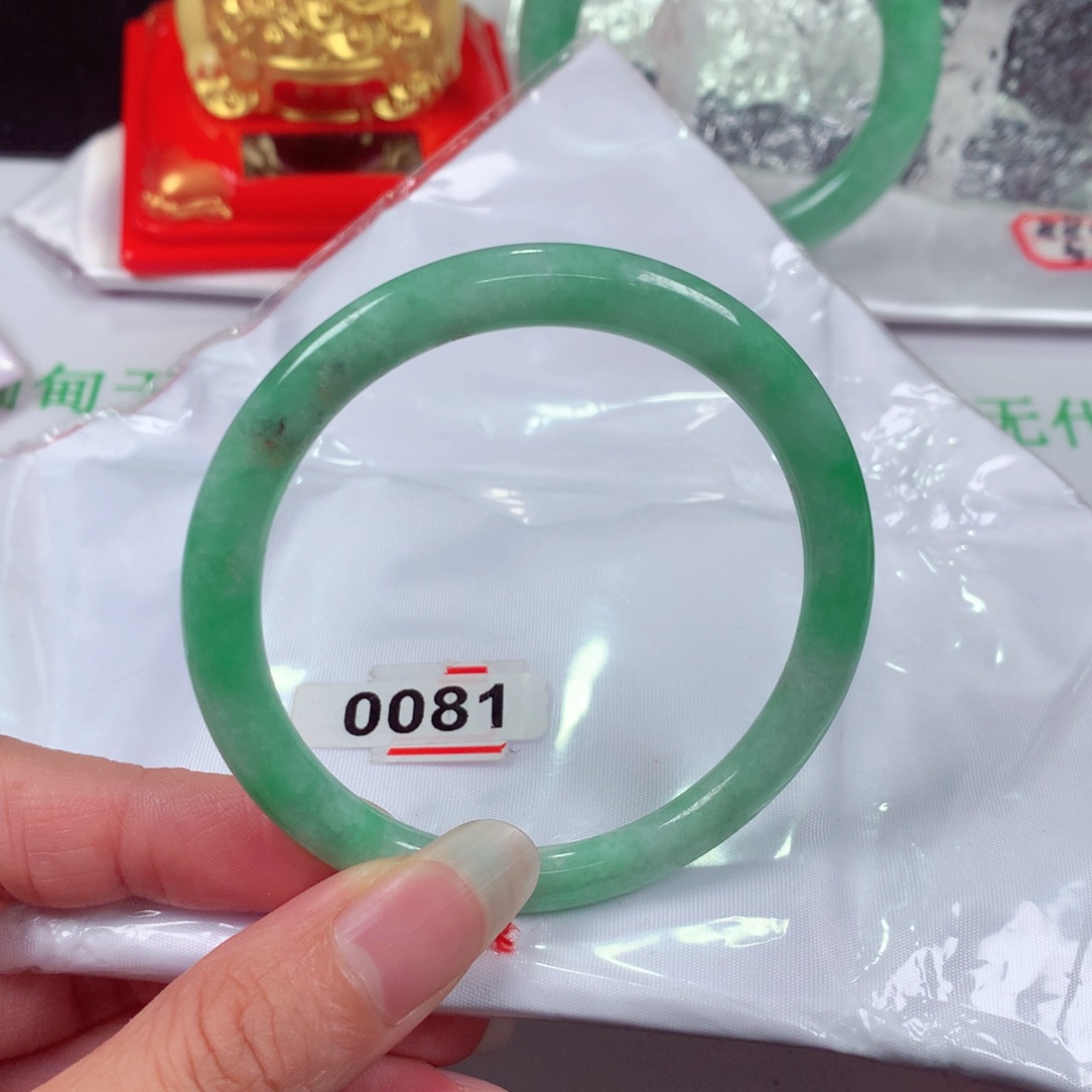 翡翠手镯未镶嵌   编号0081   圆条54+