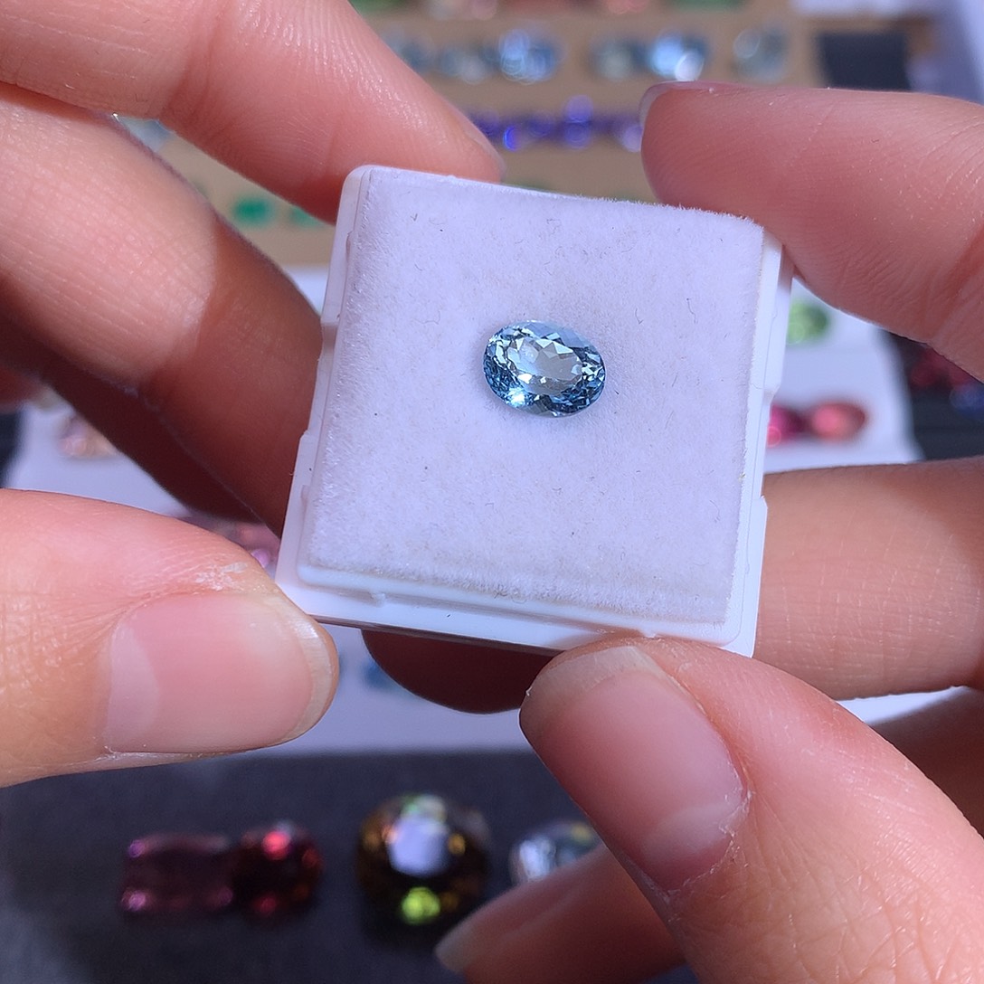 海蓝宝石笔搁未镶嵌1.055ct