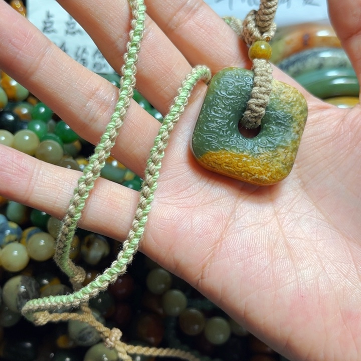 岫岩河磨玉（透闪石质玉）手链未镶嵌