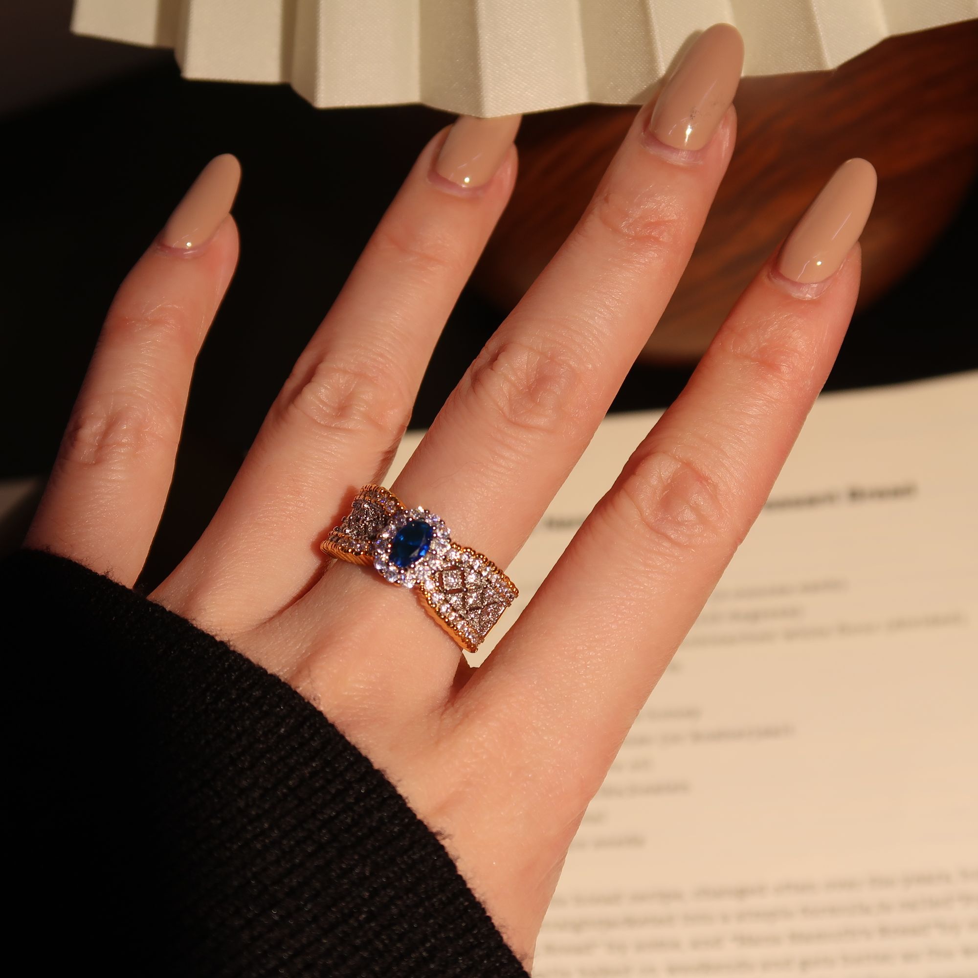 胤珩 合金合成锆石戒指 织文雕金蕾丝花边双色镶钻戒指轻奢小众