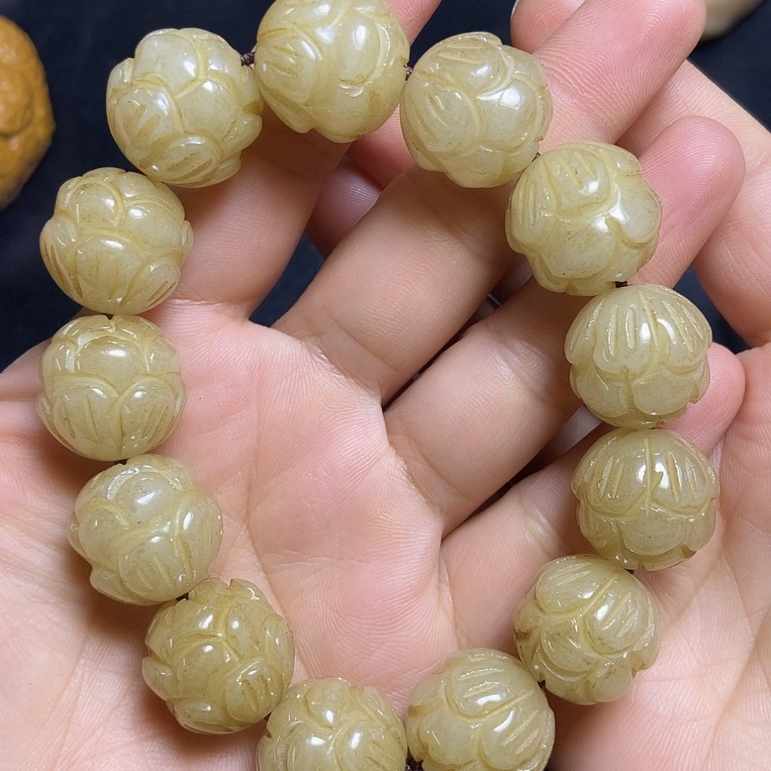 和田玉（糖玉）未镶嵌挂件