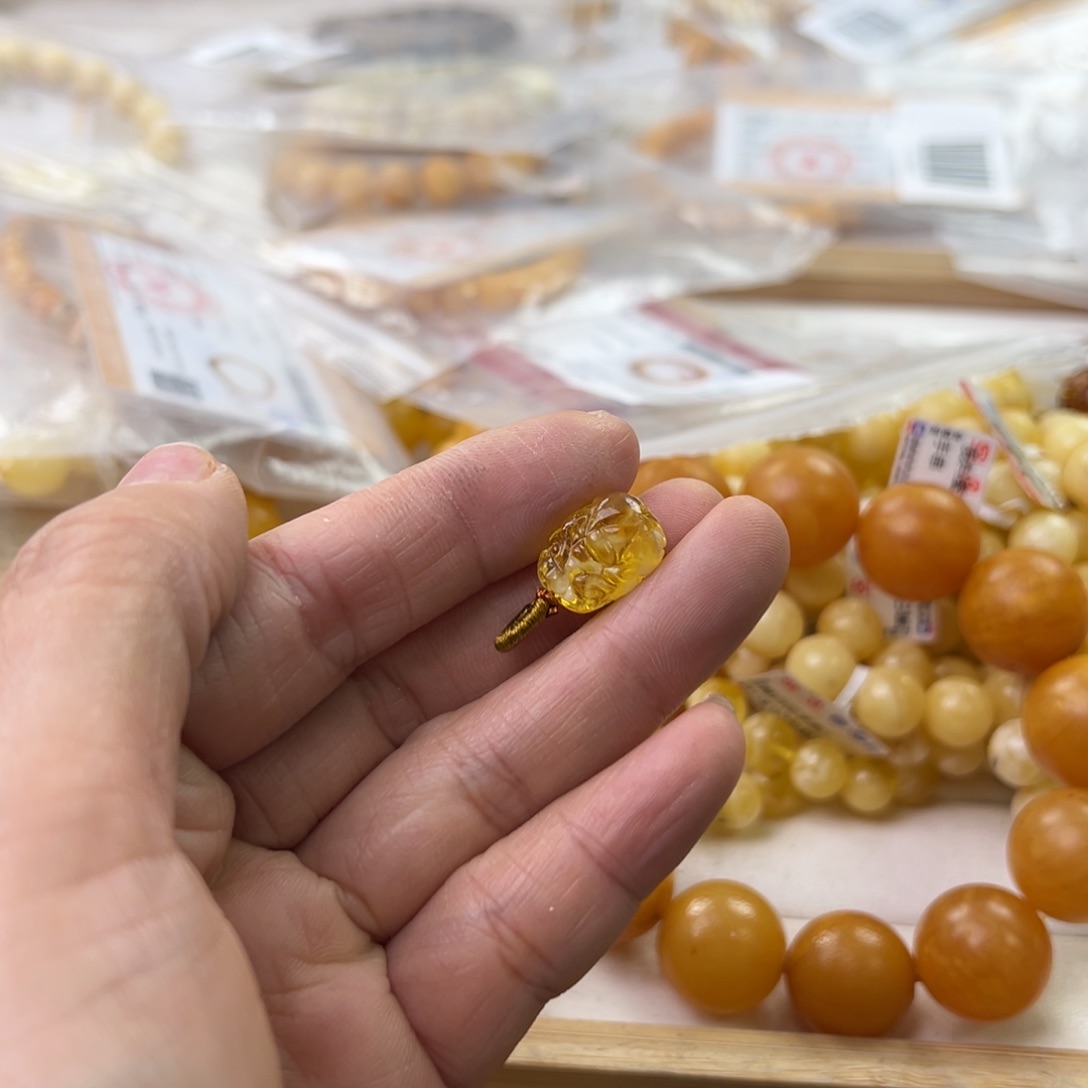 琥珀珠宝奇石未镶嵌