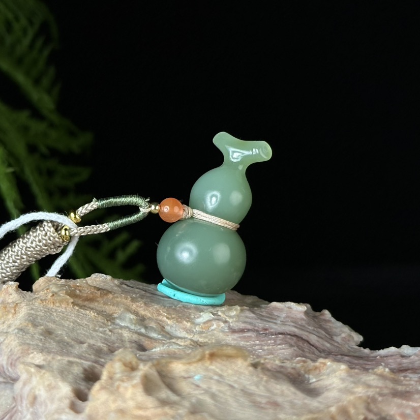 WZ888051 和田玉粉青葫芦纹吊坠