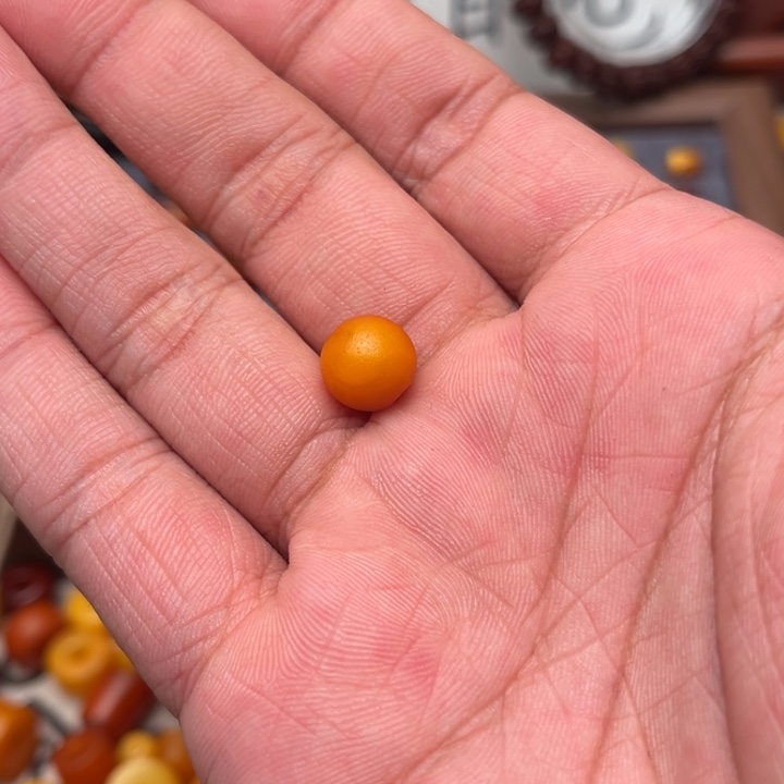 大***雄琥珀未镶嵌裸石蜜蜡珠子