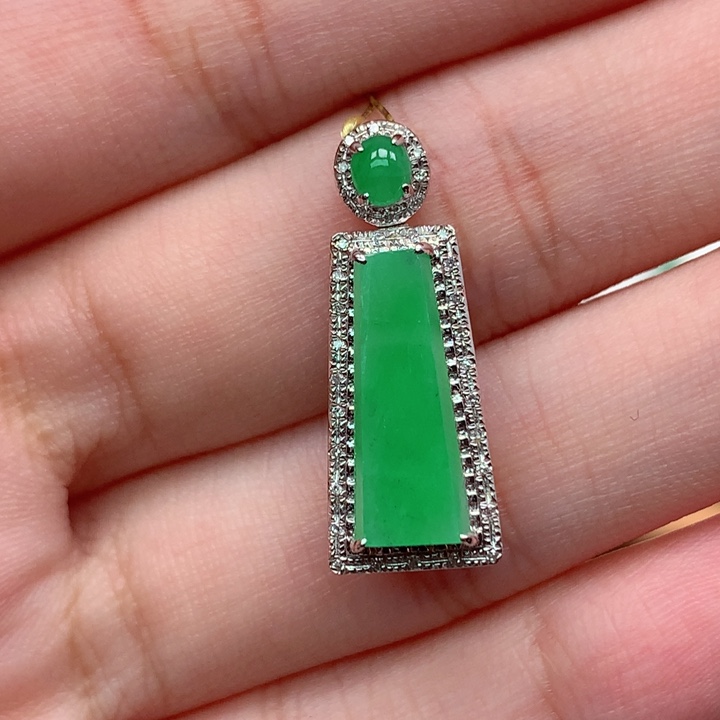 颈饰18K金镶嵌翡翠翡翠