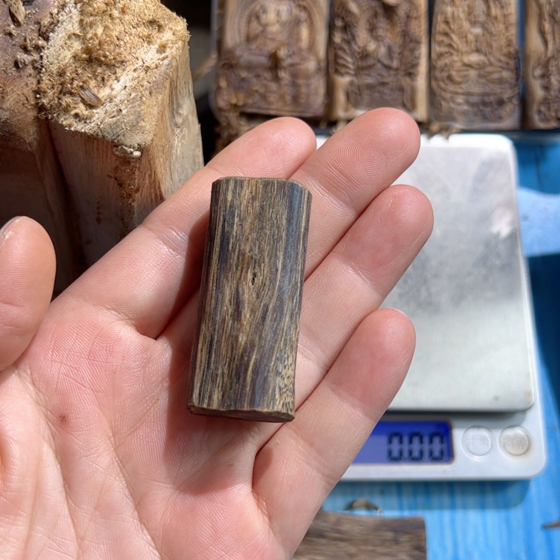 沉香吊坠老白棋素牌10.4克